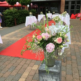 Hochzeitslocation: Wir begrüßen Sie zum Sektempfang auf dem roten Teppich! - Hotel Altes Stahlwerk