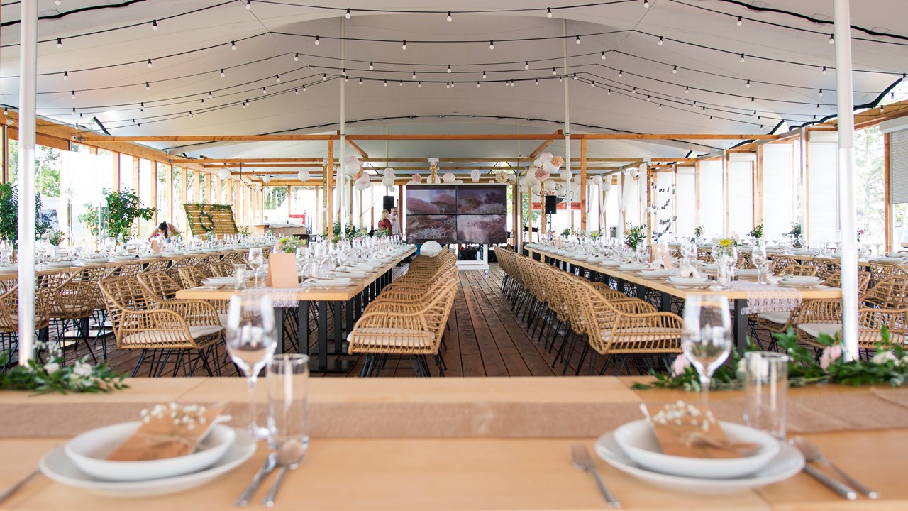 Franciska Major/ Pro Village Angaben zu den Festsälen Panoramafestzelt