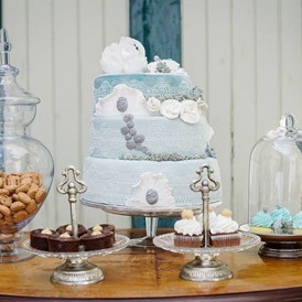 Hochzeitslocation: Wir bereiten Euch auf Wunsch auch eine zauberhafte Hochzeitstorte samt passender Candy Bar - Himmelblau Rust - Hochzeit im Vintage Haus