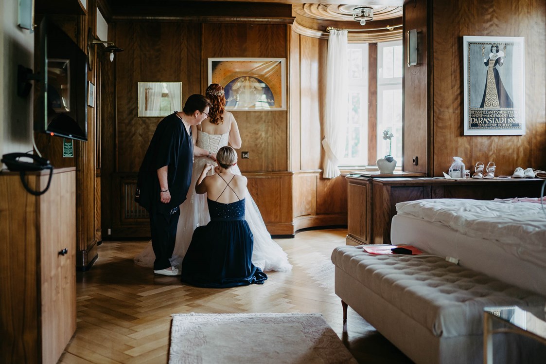 Hochzeitslocation: In den zahlreichen Suiten des Hofgut Dippelshof finden Braut und Bräutigam ausreichend Platz sich für den großen Tag fertig zu machen. - Hofgut Dippelshof