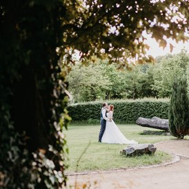 Hochzeitslocation: Der Schlossgarten lädt darüber hinaus zu tollen Hochzeitsfotos. - Hofgut Dippelshof