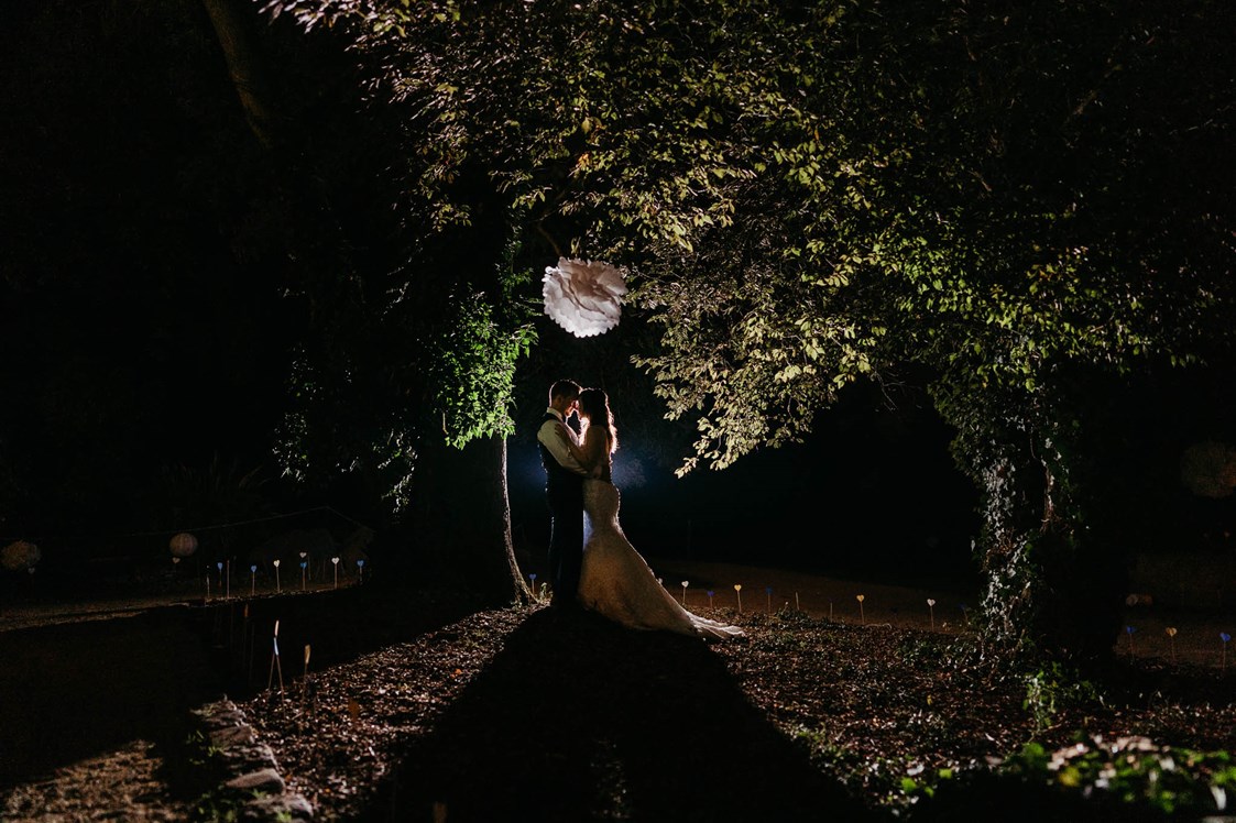 Hochzeitslocation: Auch bei Nacht bietet das Hofgut Dippelshof beeindruckende Fotolocations. - Hofgut Dippelshof