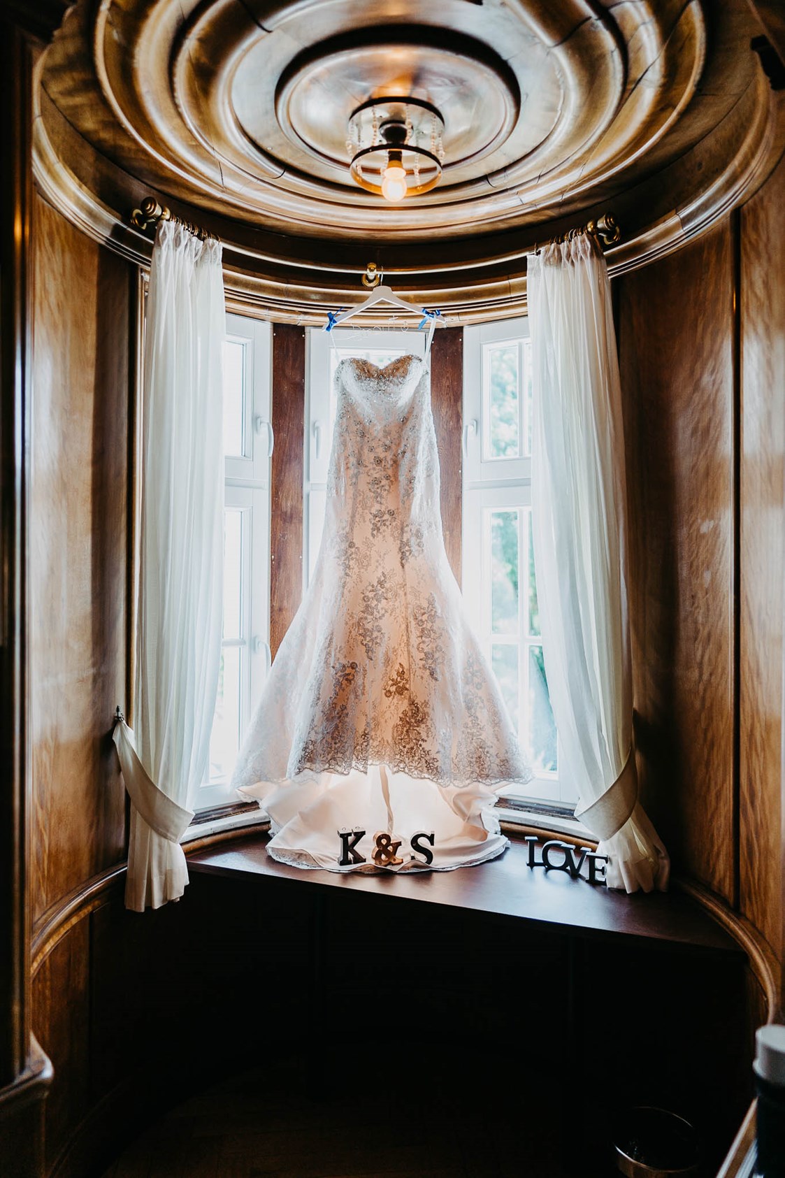 Hochzeitslocation: Wir bieten das perfekte Ambienten für das Brautkleid - und die perfekte Hochzeitslocation für euch. - Hofgut Dippelshof