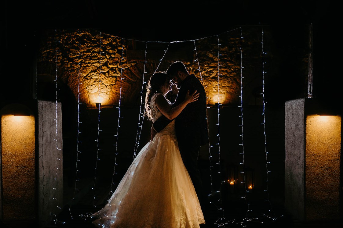 Hochzeitslocation: Die große Gartenanlage der Haxenmühle lädt zu tollen Hochzeitsfotos bei Nacht. - Haxenmühle