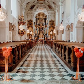 Hochzeitslocation: Die nahegelegende Kirche eignet sich perfekt für eine kirchliche Trauung. - Schloss Stainz