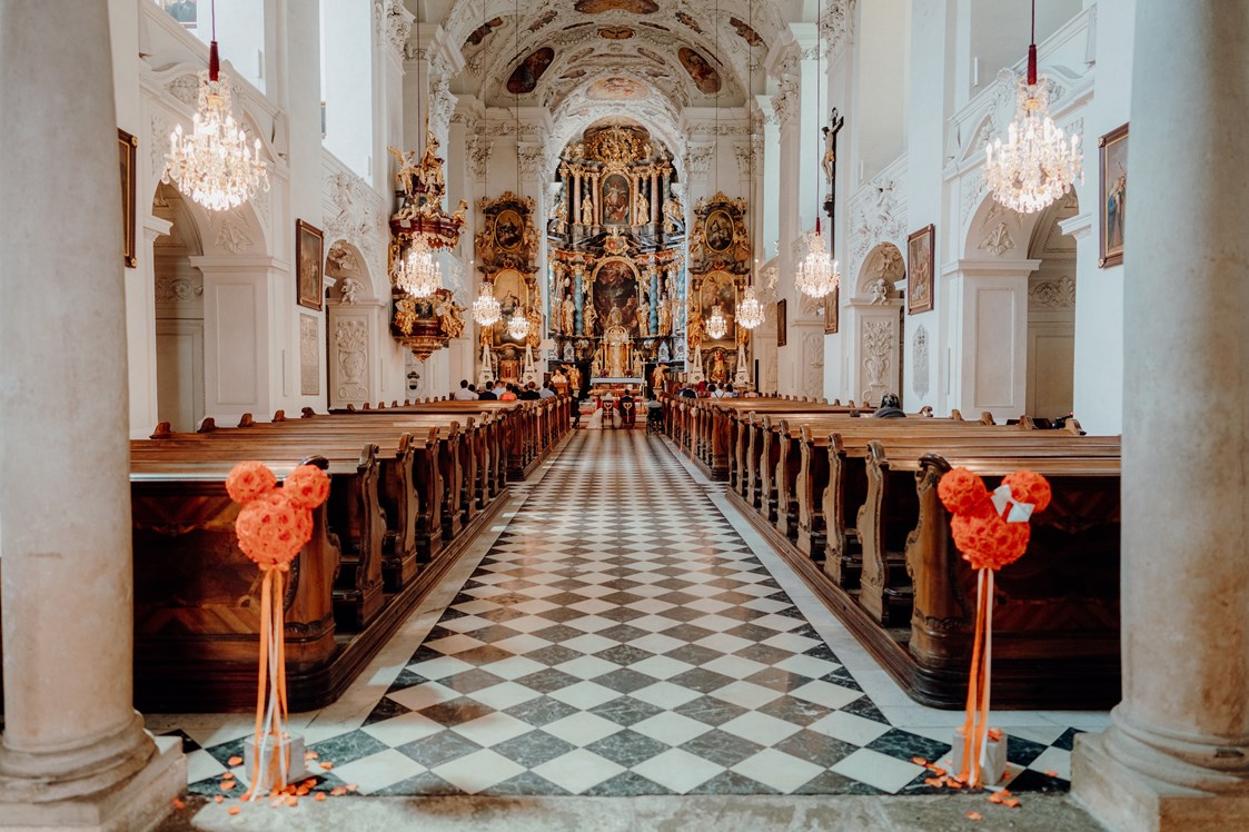 Hochzeitslocation: Die nahegelegende Kirche eignet sich perfekt für eine kirchliche Trauung. - Schloss Stainz