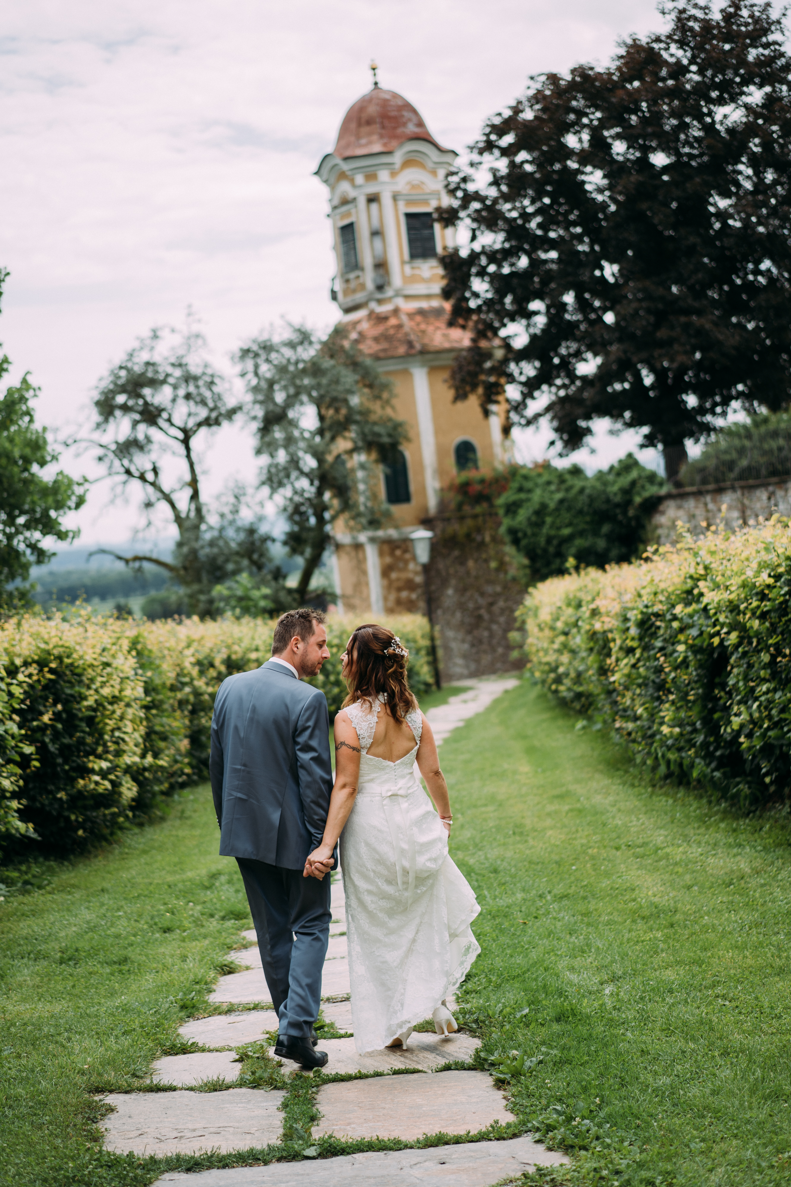 Hochzeitslocation: Der idylische Wege zur Kapelle. - Schloss Stainz