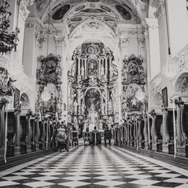Hochzeitslocation: Die nahegelegene Kirche für eine kirchliche Trauung. - Schloss Stainz