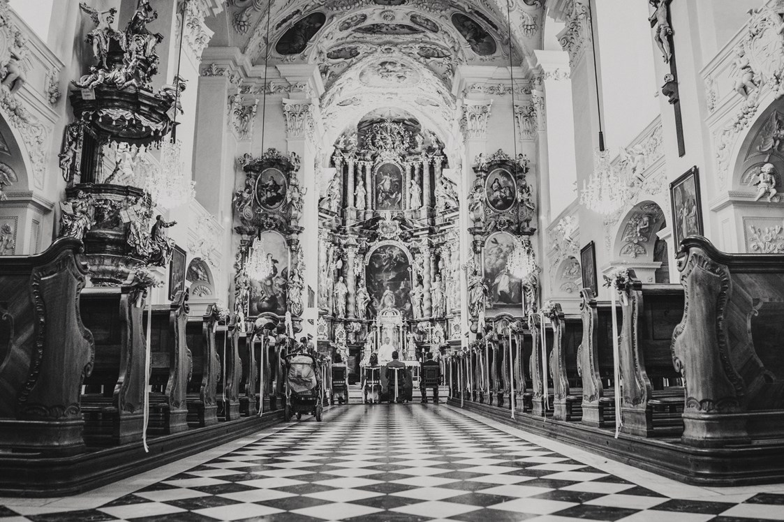 Hochzeitslocation: Die nahegelegene Kirche für eine kirchliche Trauung. - Schloss Stainz