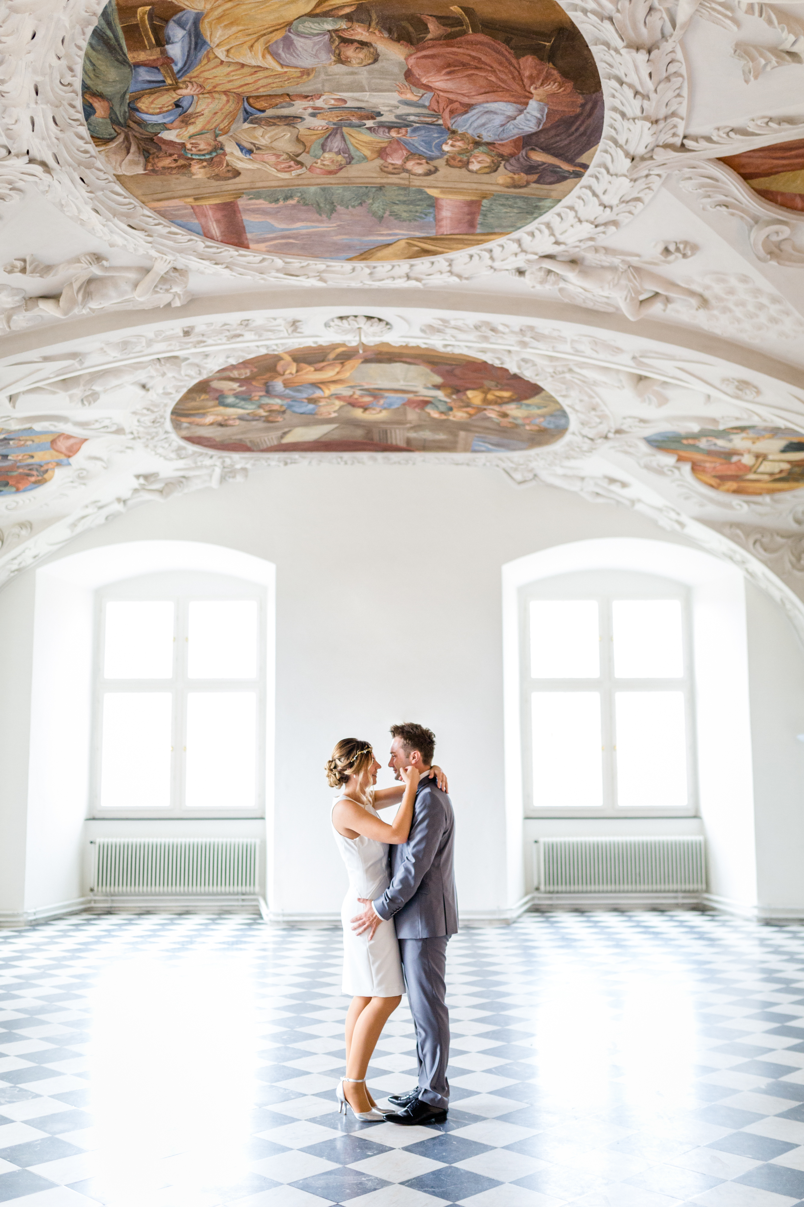 Hochzeitslocation: Auch im Schloss Stainz selbst lassen sich zahlreiche tolle Brautpaarshootings durchführen. - Schloss Stainz