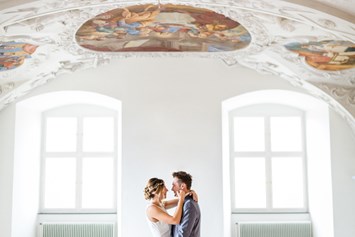 Hochzeitslocation: Auch im Schloss Stainz selbst lassen sich zahlreiche tolle Brautpaarshootings durchführen. - Schloss Stainz