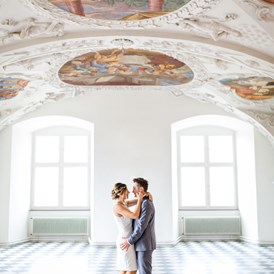 Hochzeitslocation: Auch im Schloss Stainz selbst lassen sich zahlreiche tolle Brautpaarshootings durchführen. - Schloss Stainz