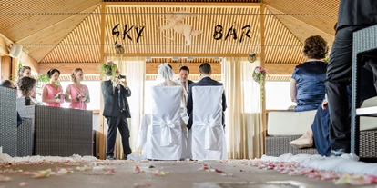 Winterhochzeit - Art der Location: Schloss - Skybar  - Haselburg