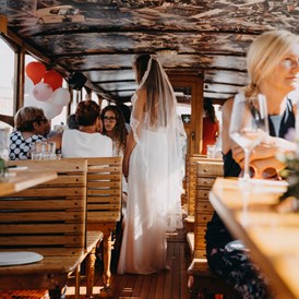Hochzeitslocation: Die MS Charleston bietet Platz für 27 Hochzeitsgäste. - Bunte Flotte - MS Charleston