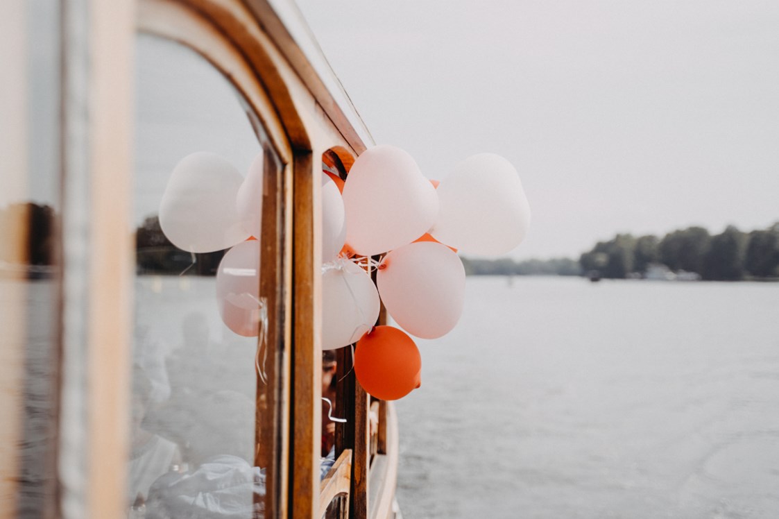Hochzeitslocation: Das Hochzeitsschiff MS Charleston auf großer Fahrt. - Bunte Flotte - MS Charleston