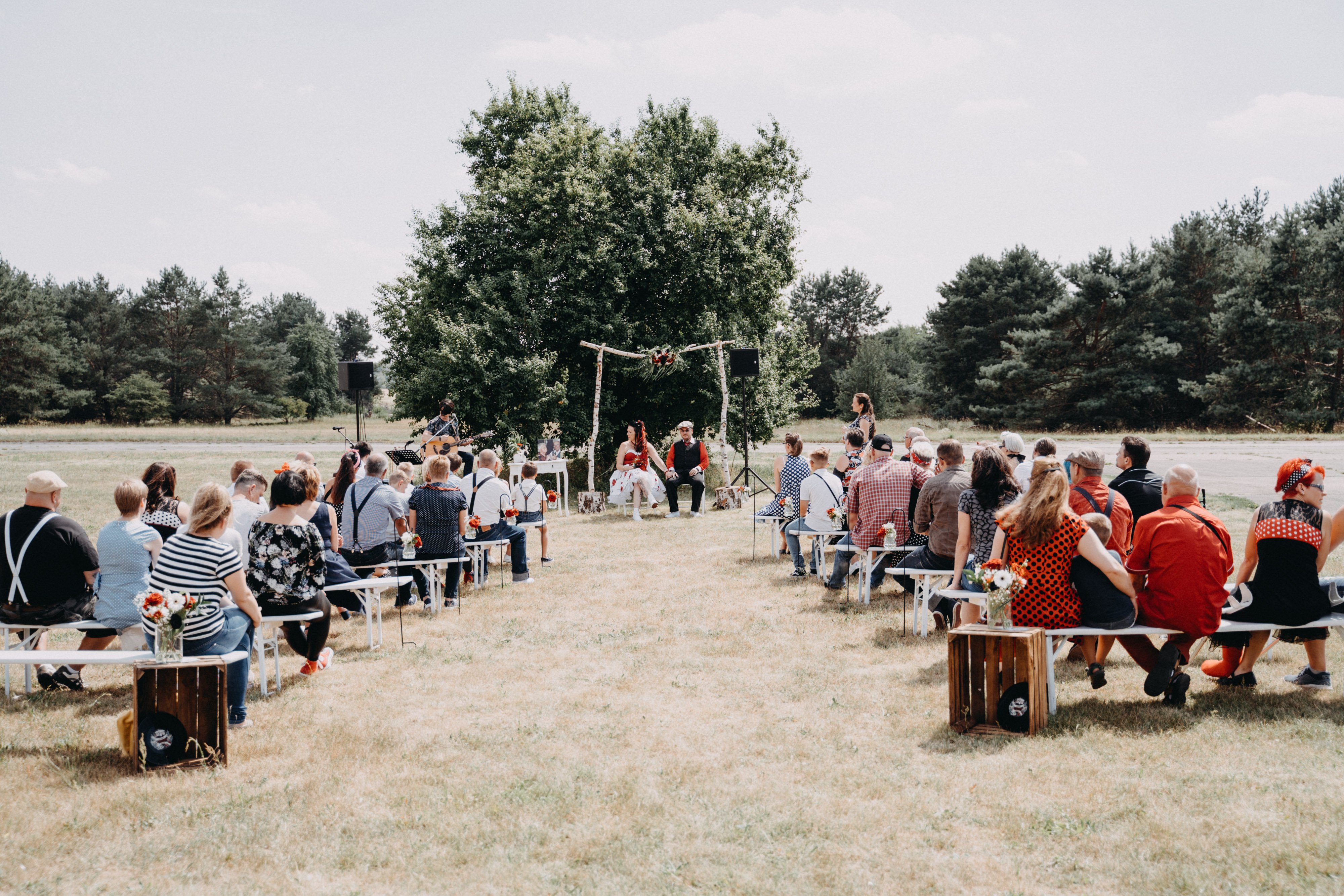 Winterhochzeit - Berlin-Stadt - Am Event Hangar des Flugplatz Werneuchen könnt ihr eine Hochzeit unter freiem Himmel feiern. - Event Hangar - Flugplatz Werneuchen