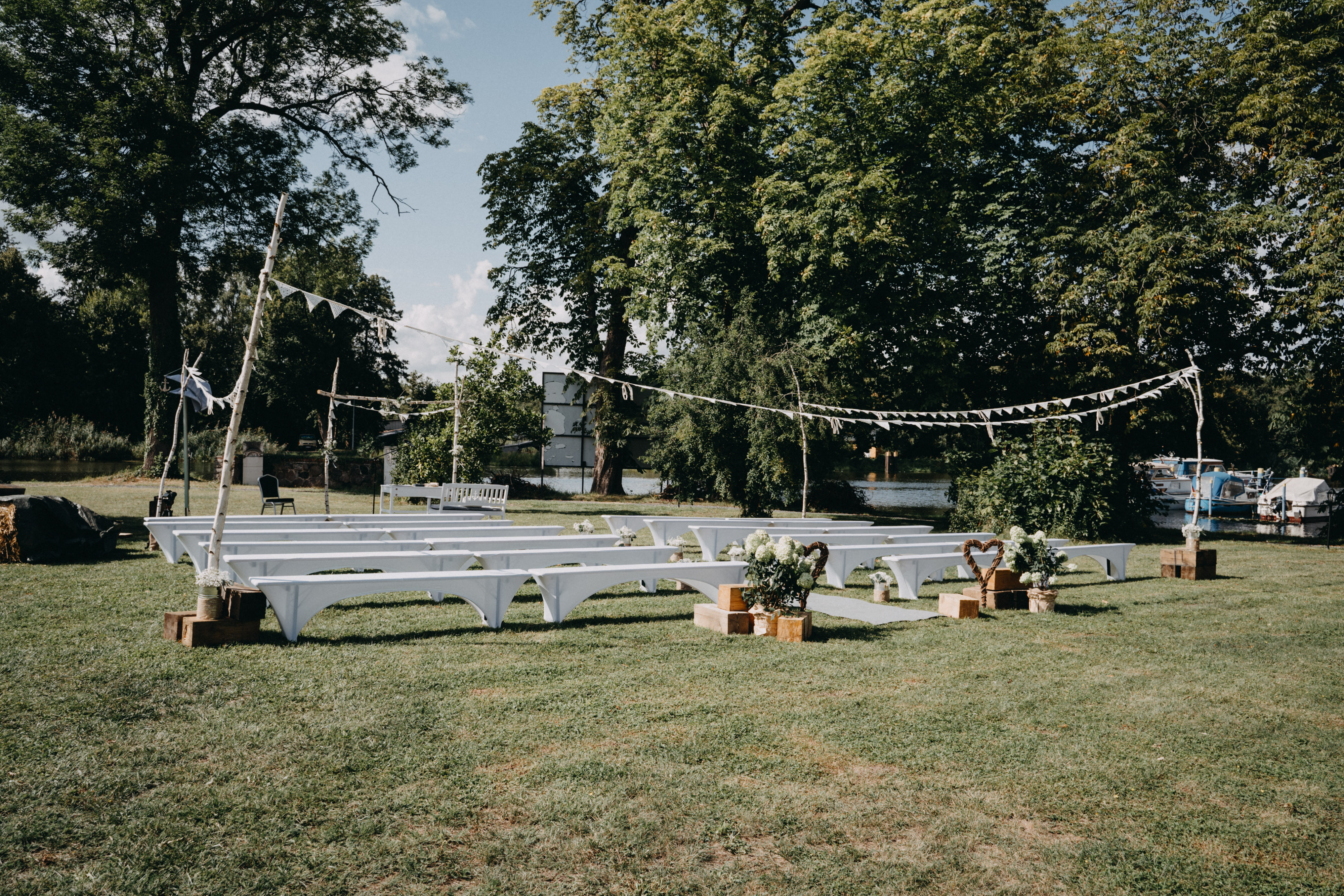 Hochzeitslocation: Das Havelschloss Zehdenick bietet Platz für eine Trauung unter freiem Himmel. - Havelschloss Zehdenick
