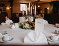Hochzeitslocation: Runde Festtische im Hotel & Restaurant Am Peenetal. - Hotel & Restaurant Am Peenetal