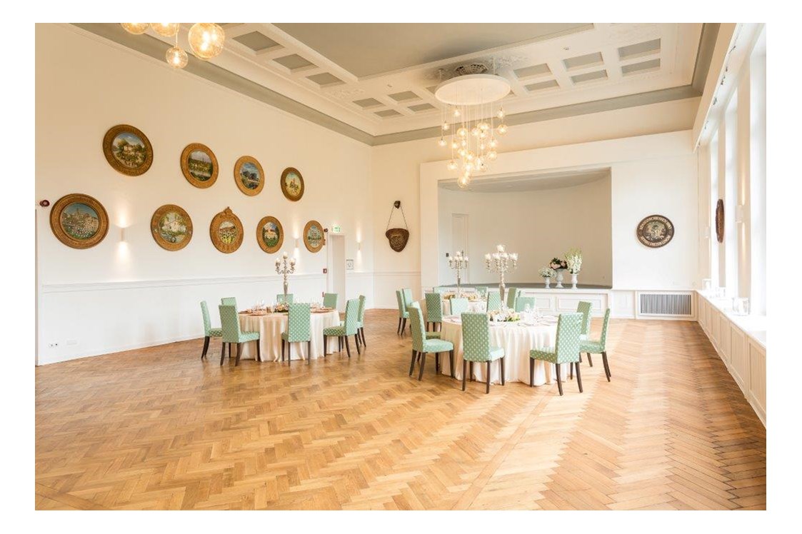 Hochzeitslocation: Königssaal im OG
Bis zu 250 Gäste sitzend oder
500 Gäste tanzend - Villa Schützenhof