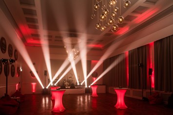 Hochzeitslocation: Königssaal im OG
Party und Tanz - Villa Schützenhof
