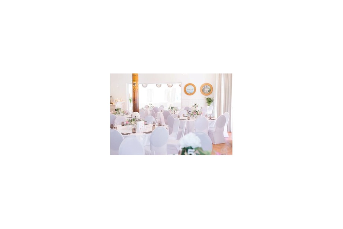 Hochzeitslocation: Preußensaal im EG
Platz für 90 Gäste an runden Tischen oder 100 Gäste an Tafeln - Villa Schützenhof