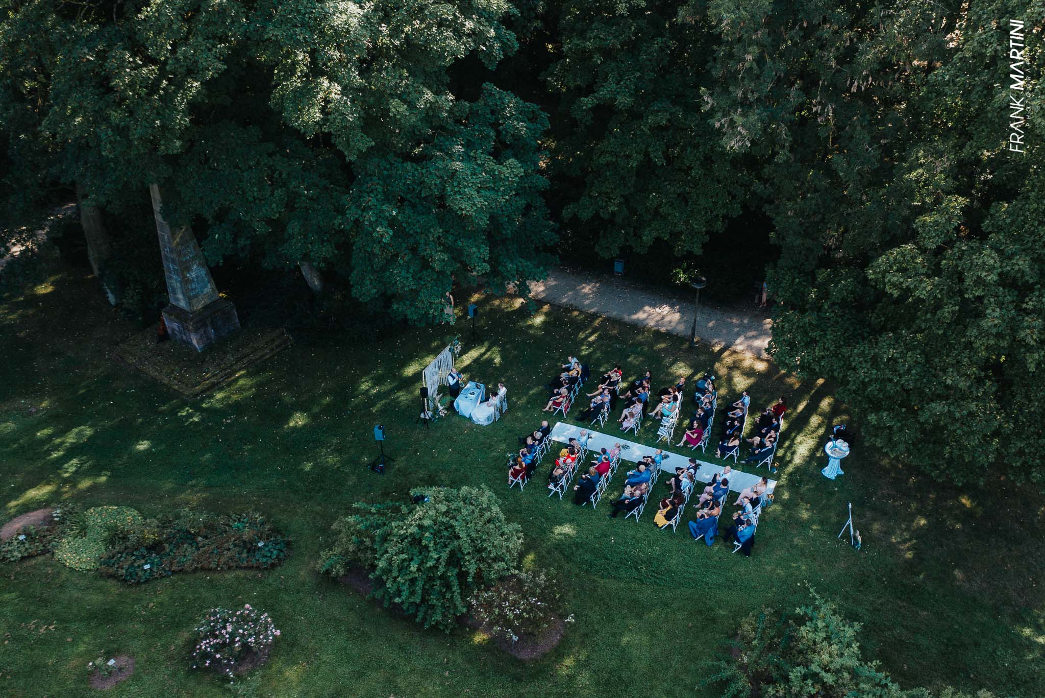 Hochzeitslocation: Eine Trauung im Park des Nells Park Hotel in Rheinland-Pfalz. - Orangerie Nells Park Hotel Trier