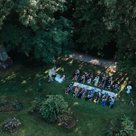 Hochzeitslocation: Eine Trauung im Park des Nells Park Hotel in Rheinland-Pfalz. - Orangerie Nells Park Hotel Trier