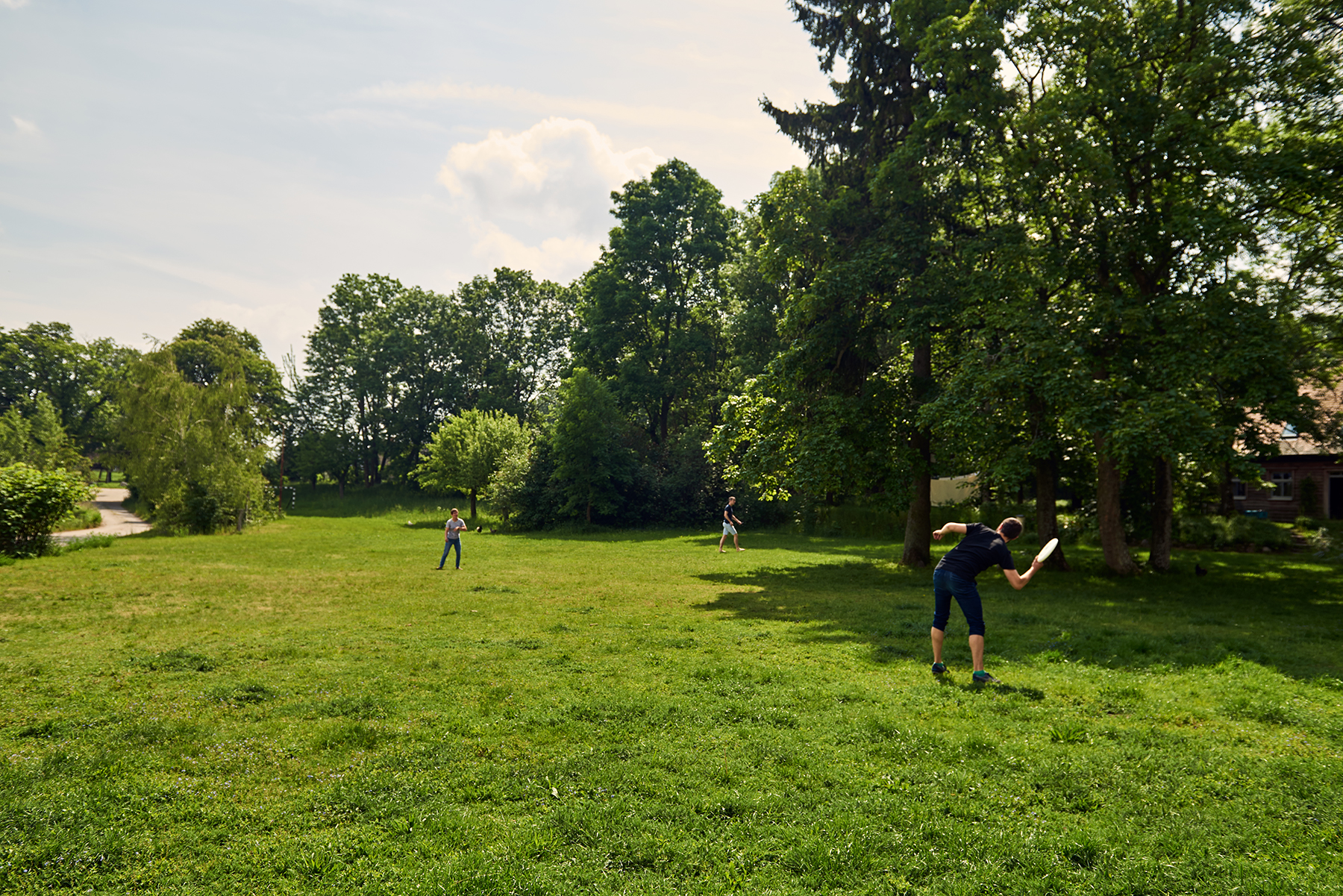 Winterhochzeit - Feldberger Seenlandschaft - Im Kultur-Gut Wrechen findet ihr ausreichend Platz für Ballspiele für die ganze Familie. - Kultur-Gut Wrechen