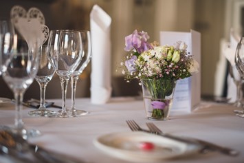 Hochzeitslocation: Individuelle Tischdeko für das richtige Flair. - Gut Dyckhof
