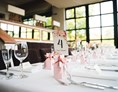 Hochzeitslocation: Liebevolle ausgewählte Deko passend zu eure Hochzeitsfeier. - Burg Crass Hotel & Eventlocation Eltville