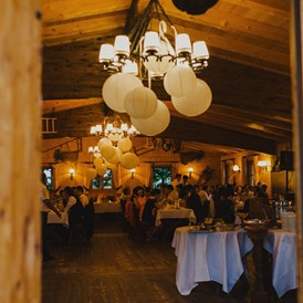 Hochzeitslocation: Die urige Forsthofalm in Steinheim bietet Platz für bis zu 100 Hochzeitsgäste. - Forsthof