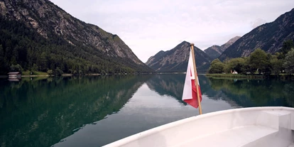 Winterhochzeit - Tirol - Mit der MS Margarethe und MS Wilhelm leiten euch über den Plansee. - Fischer am See