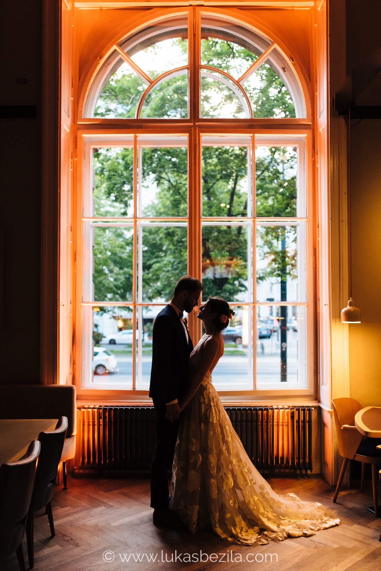 Hochzeitslocation: Tolle Spots für beeindruckende Hochzeitsfotos soweit das Auge reicht. - Salonplafond im MAK