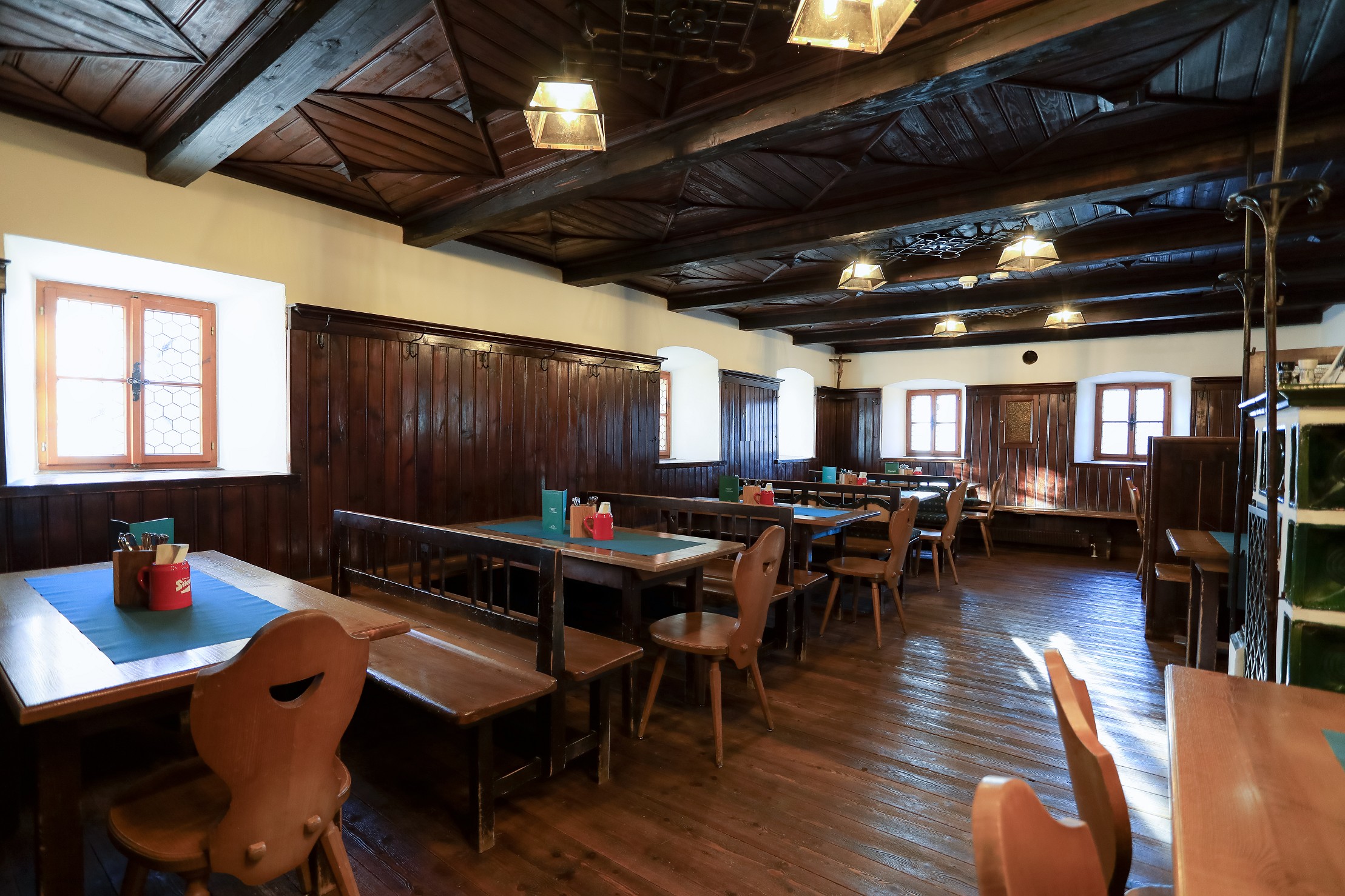 Hochzeitslocation: Die Erentrudisstube bietet heute noch ihren ursprünglichen Charme - ein Ort der Kommunikation - Erentrudisalm 