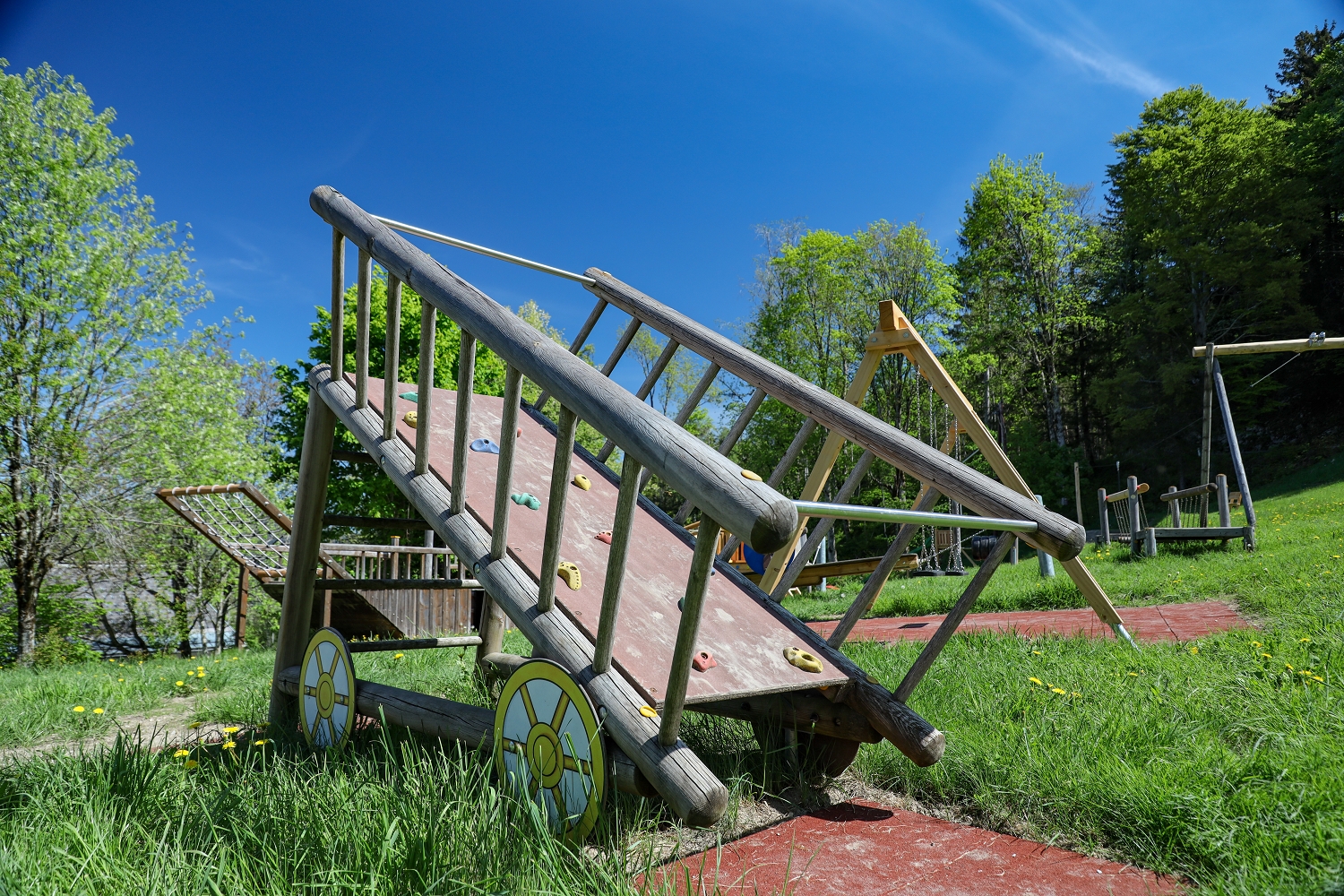 Hochzeitslocation: Eindruck vom frisch restaurierten Spielplatz - Erentrudisalm 