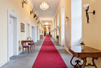 Hochzeitslocation: Gang Schlosshotel - Schlosshotel Mondsee