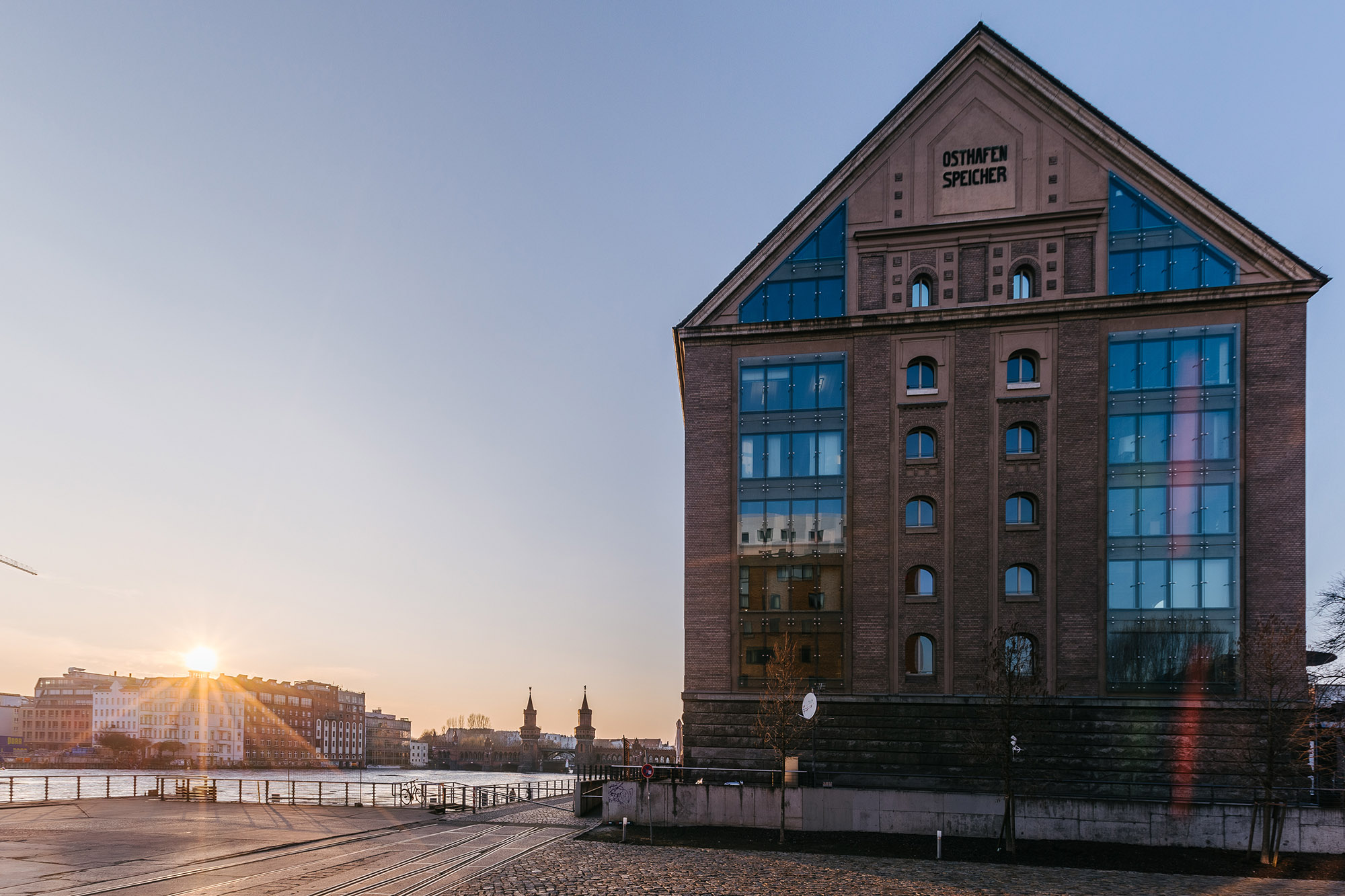 Hochzeitslocation: Capitol Yard Golf Lounge im Spreespeicher