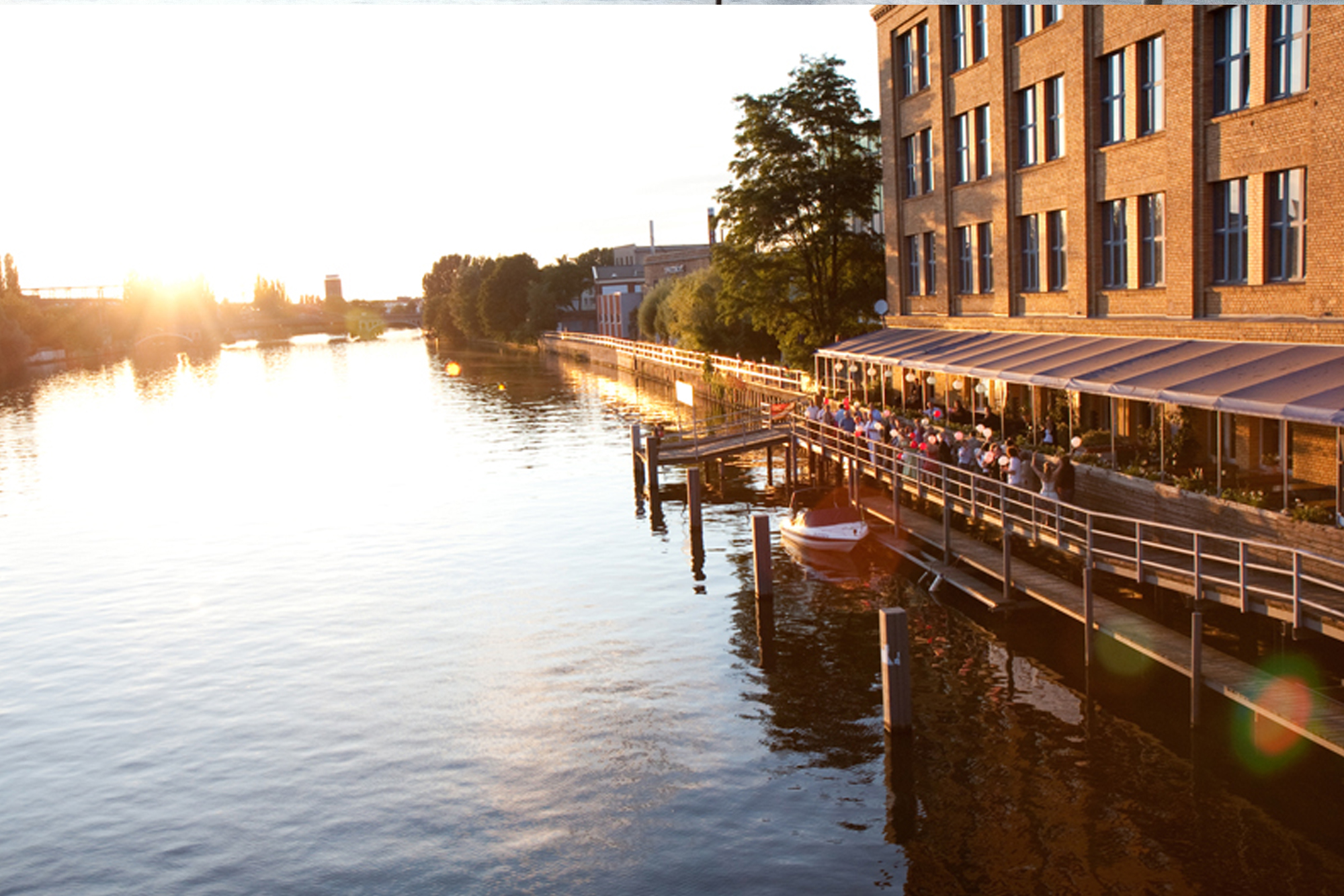 Winterhochzeit - Geeignet für: Hochzeit - Die Hochzeitslocation WHITE Spreelounge bietet einen tollen Blick auf die Spree. - WHITE Spreelounge