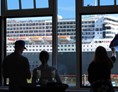 Hochzeitslocation: Der beste Hafenblick der Stadt!  - Elblocation Panorama Lounge 