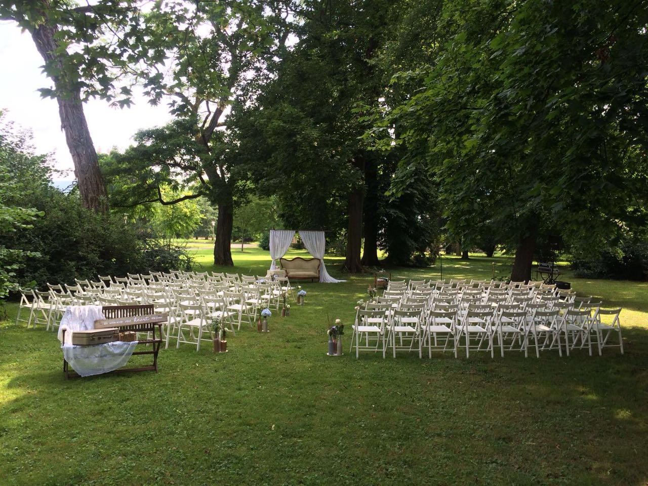 Hochzeitslocation: Freie Trauung in der Parkanlage  - Gutshof Ladenburg