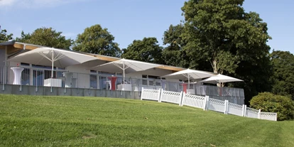 Winterhochzeit - Preisniveau: €€€ - Düsseldorf - Blick auf unser Teehaus - Galopprennbahn Düsseldorf "Teehaus"