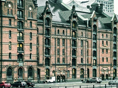 Hochzeitslocation: Unsere Rösterei im herzen der historischen Speicherstadt und zu Füssen der Elbphilamonie - Speicherstadt Kaffeerösterei