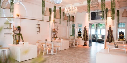 Winterhochzeit - PLZ 71034 (Deutschland) - White Room / kleiner Bereich - Buddha Lounge Red Mandarin