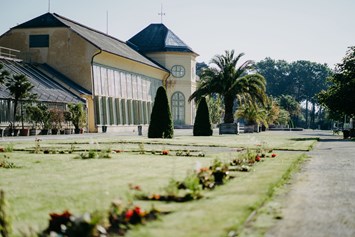 Hochzeitslocation: Aussenansicht der Orangerie - Orangerie des Schlosses Esterházy