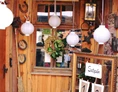 Hochzeitslocation: Eingangsbereich - Romantische Scheune