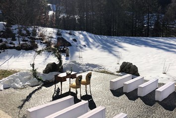 Hochzeitslocation: Trauung im Garten im Winter - Villa Bergzauber