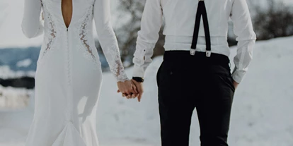 Winterhochzeit - Art der Location: Schloss - Brautpaar im Schnee Winterhochzeit 2019
 - Villa Bergzauber