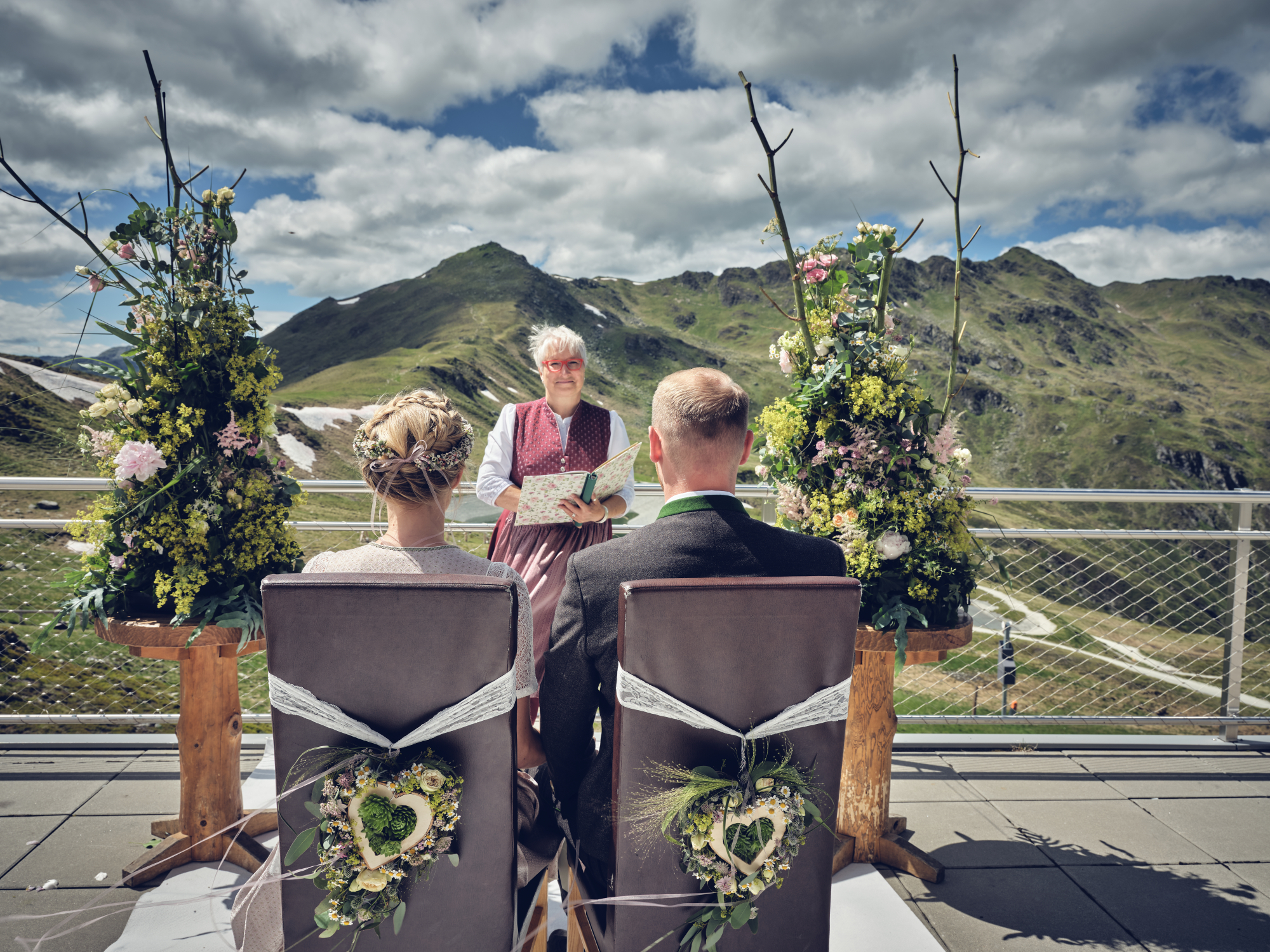 Hochzeitslocation: Trachten Hochzeit | Location Dachterrasse Gipfeltreffen auf 2.300m | mit 360° Grad traumhaften Bergpanorama Blick - Gipfeltreffen | Zillertal Arena