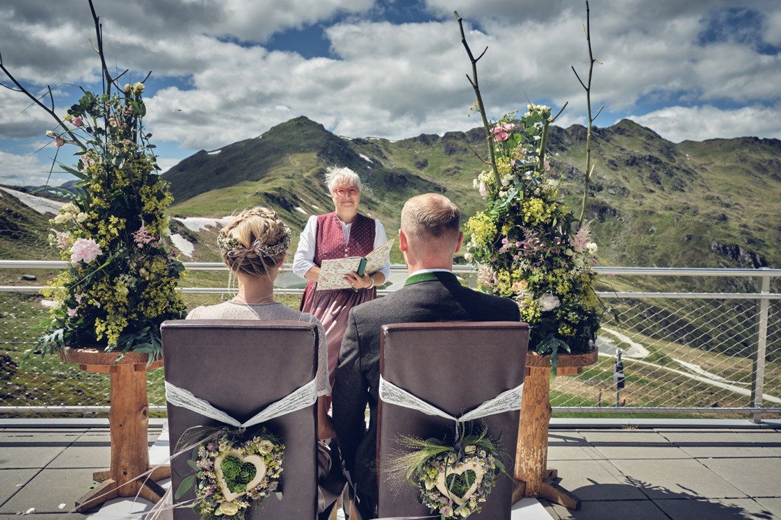 Hochzeitslocation: Trachten Hochzeit | Location Dachterrasse Gipfeltreffen auf 2.300m | mit 360° Grad traumhaften Bergpanorama Blick - Gipfeltreffen | Zillertal Arena