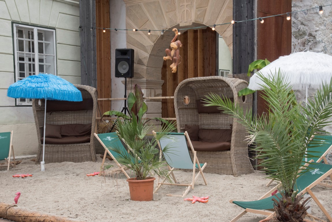 Schloss Reichenau an der Rax (NÖ) Angaben zu den Festsälen Innenhof